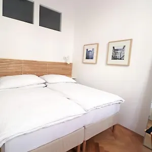 center-apt-in-best-area-near-park-danube-20to-airport.vienna-besthotels.com/